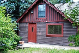 Building Photo - Adorable Cabin on Upper Bear Creek!!