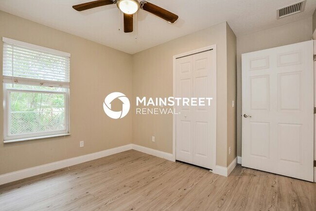 Building Photo - 4 Bedroom Pet-Friendly Home in Mount Dora, FL with Main Street Renewal