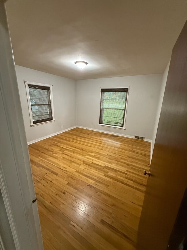 Building Photo - 342 Beeline Rd