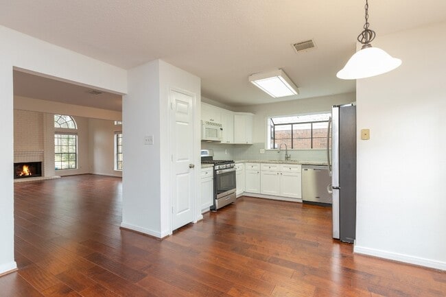 Building Photo - 3223 Golden Willow Dr