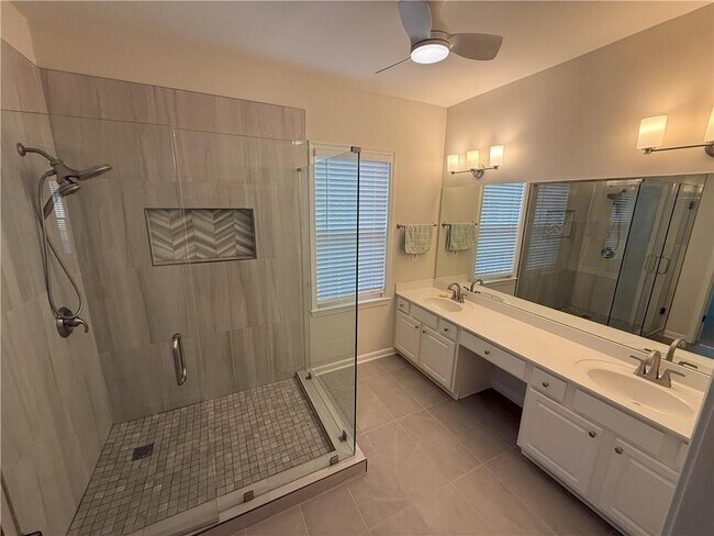 Building Photo - 1460 Vinery Ave