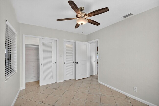 Building Photo - 5009 Spruce Ave