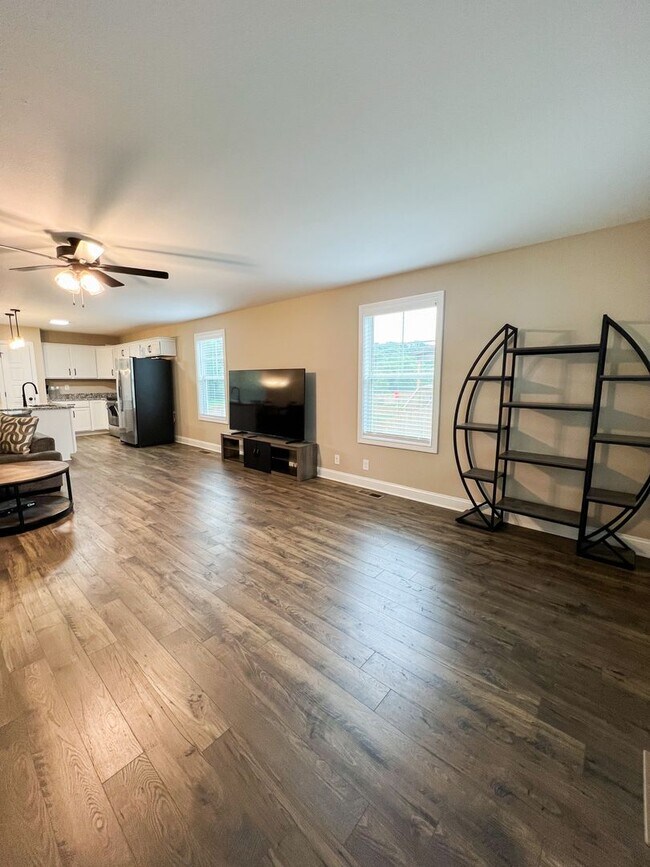 Building Photo - Move-In Specials Available! Beautiful Sing...