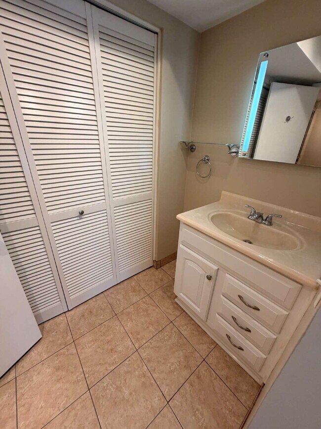Building Photo - PRIVATE POOL HOME | 3 BED / 2 BATH | FENCED YARD | GARAGE | PET FRIENDLY