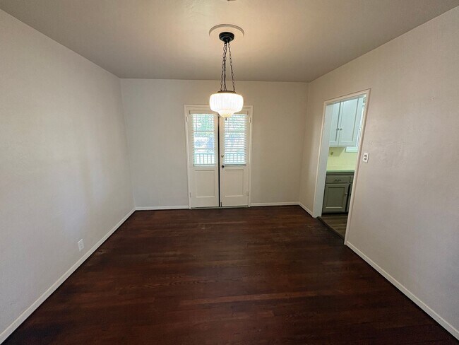 Building Photo - Charming home located in Beverly Glenn Rent Ready!