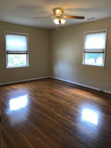 Primary bedroom - 9044 Rhode Island Ave
