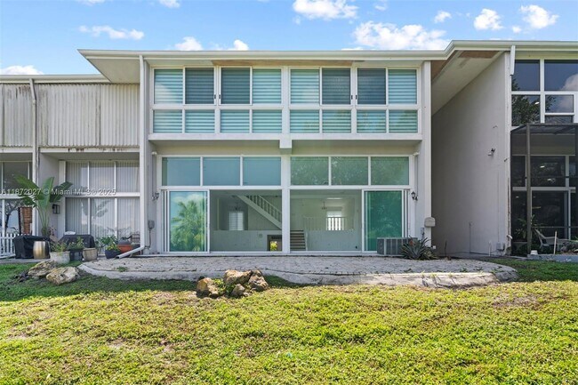 Building Photo - 6795-6793 Brookline Dr