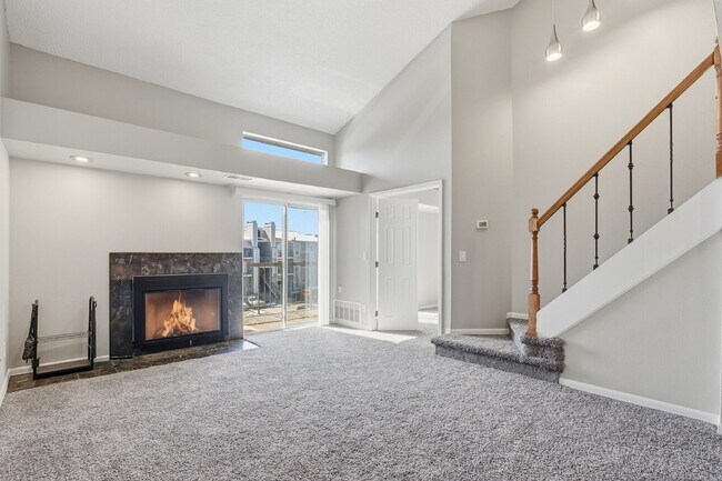 Building Photo - $1,740.95 - 2 bed/1 bath, cozy Denver Condo!