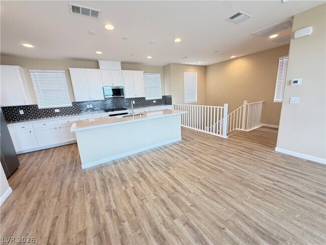Building Photo - 1741 N Desert Foothills Dr