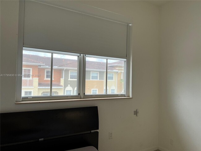 Building Photo - 8900 NW 107th Ct