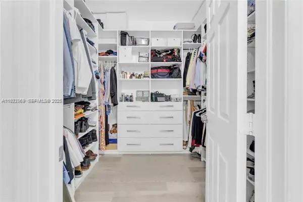 Building Photo - 6035 NW 104th Path