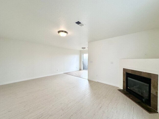 Building Photo - Beautiful 3-Bedroom, 2.5-Bath Condo with Modern Comforts!
