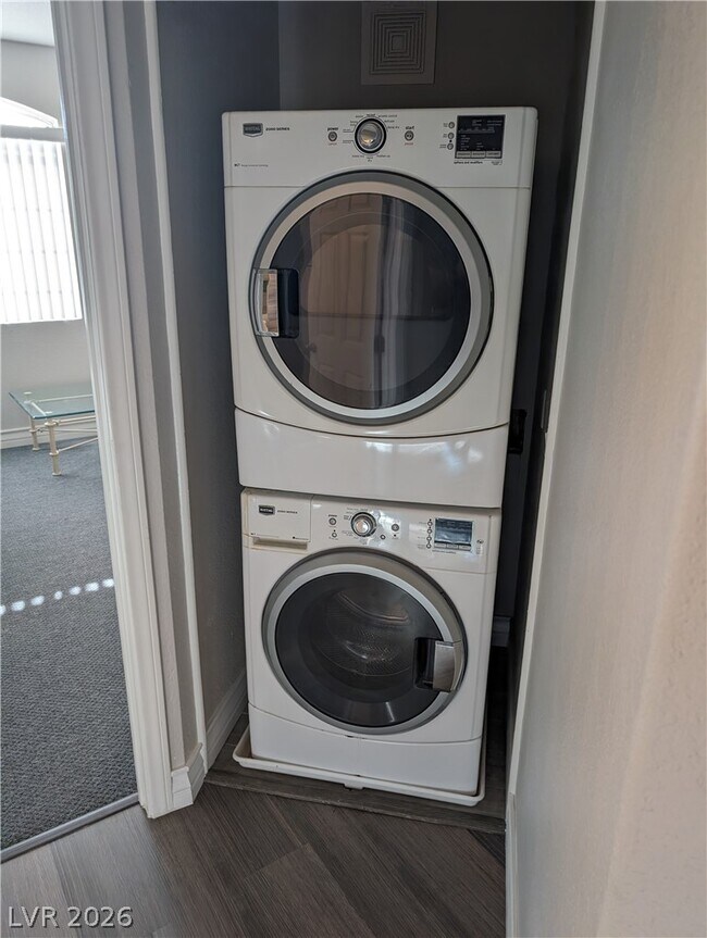 Building Photo - 1830 N Buffalo Dr