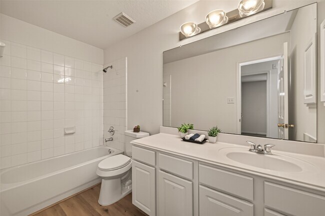 Building Photo - 14819 Appaloosa Ave