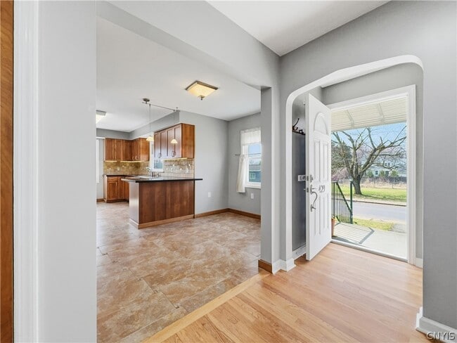 Building Photo - 429 Lionel Ave