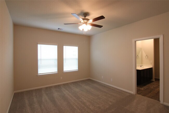 Building Photo - 24010 Farmstead Dr