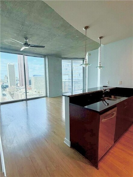 Building Photo - 400 W Peachtree St NW