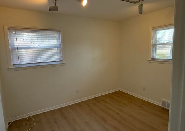 Building Photo - 30475 Birchway Dr