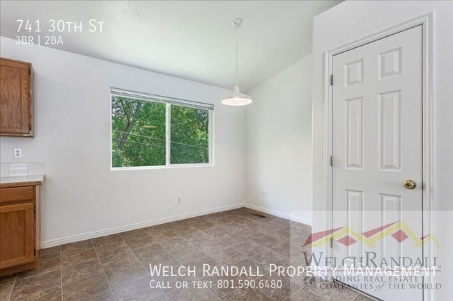 Building Photo - 741 30th St