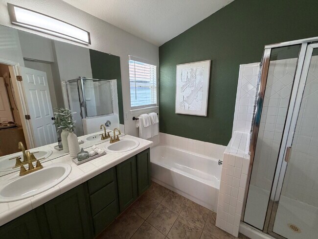 Building Photo - "4-Bedroom Home with 2.5 Baths in Picturesque Highlands Ranch! - Large private back yard!"