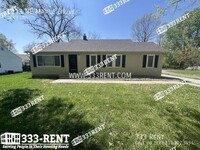 Building Photo - 1113 N Maple Dr