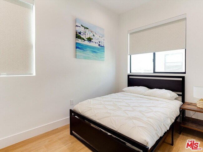 Building Photo - 2815 1/2 Redondo Blvd