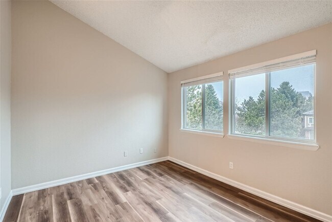 Building Photo - Desirable DTC Condo