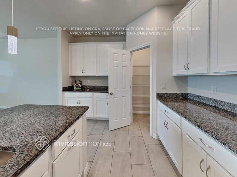 Building Photo - 1487 Grassland Ave