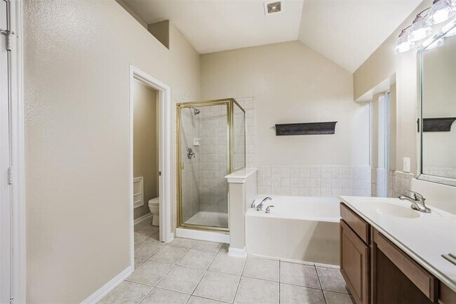 Building Photo - 15810 Cypress Hall Dr