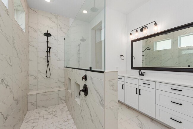 Building Photo - 15240 Hemingway Heights Dr