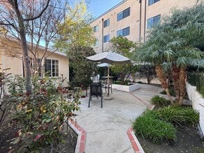 Building Photo - Blix, 10814-10818