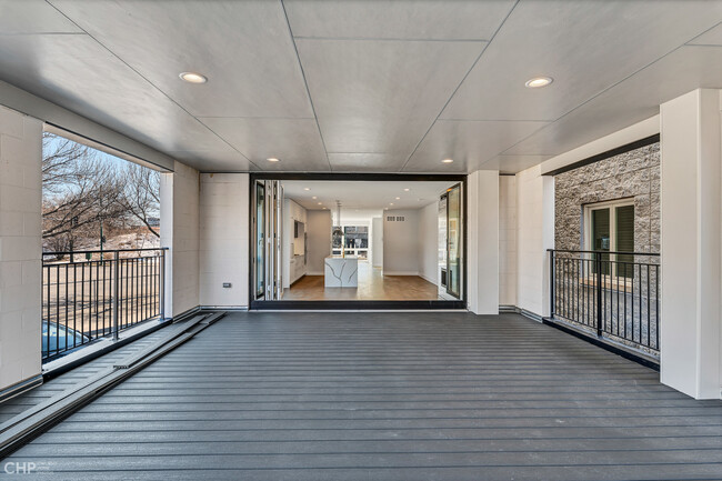 Building Photo - 1328 W Hubbard St