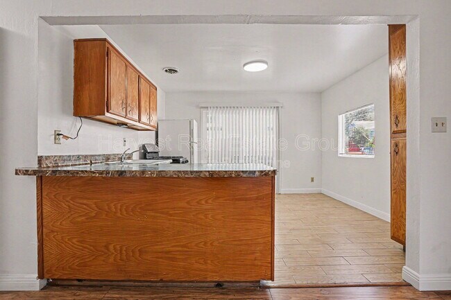 Building Photo - 3043 Blossom St