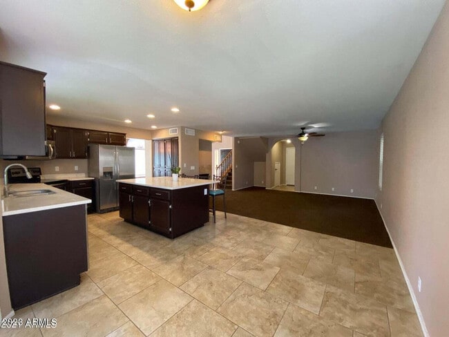 Building Photo - 1406 W Lake Mirage Ct