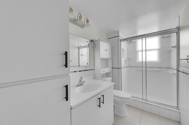 Building Photo - 7210 Lake Cir Dr