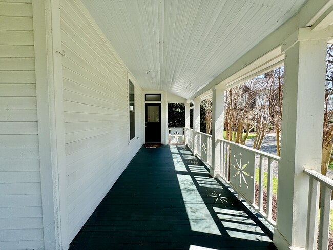 Building Photo - 506 Mayes Ave