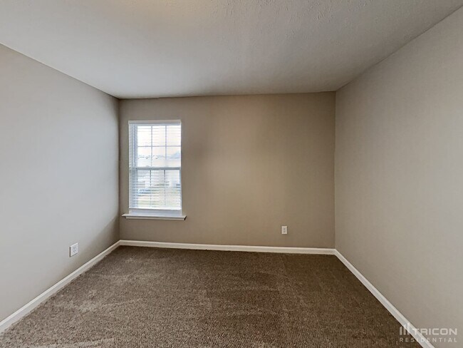 Building Photo - 225 Quiet Ln