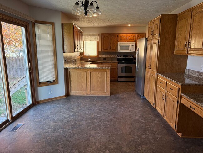 Building Photo - 2110 John St