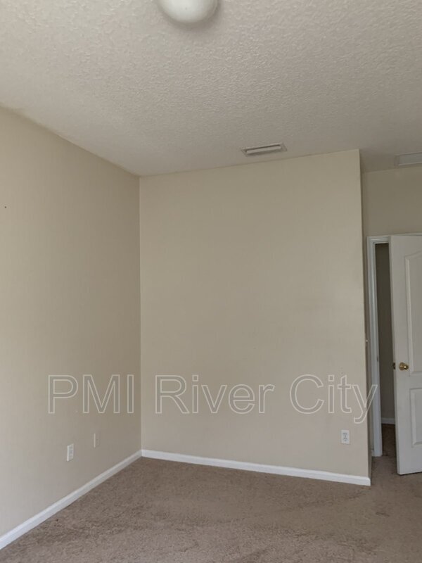 Building Photo - 1605 Biscayne Bay Dr