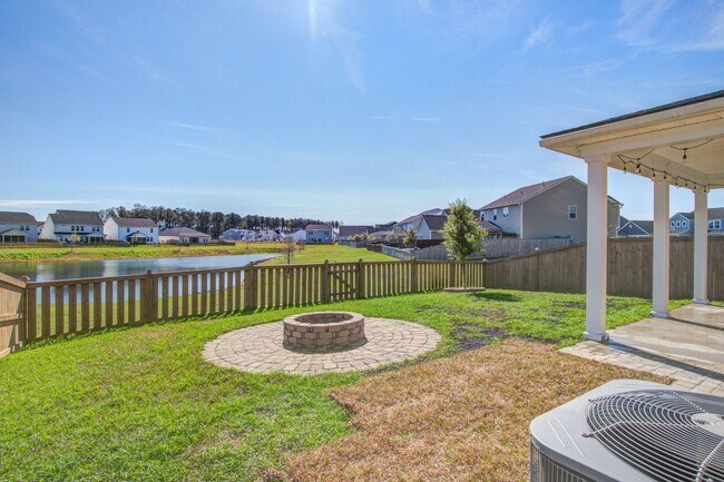 Building Photo - Stunning 5 Bedroom Cypress Preserve