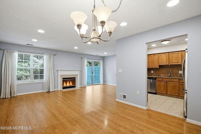 Building Photo - 702 Carnation Dr