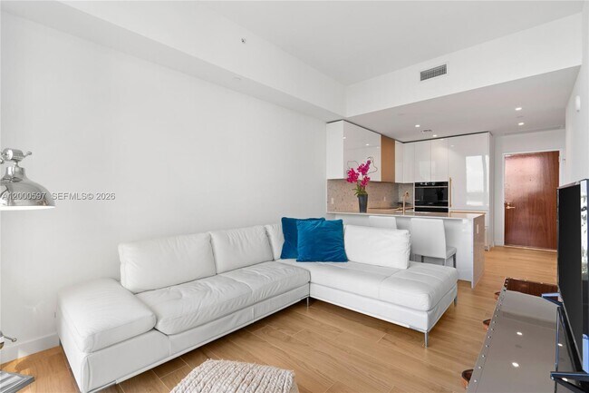 Building Photo - 2678 Tigertail Ave