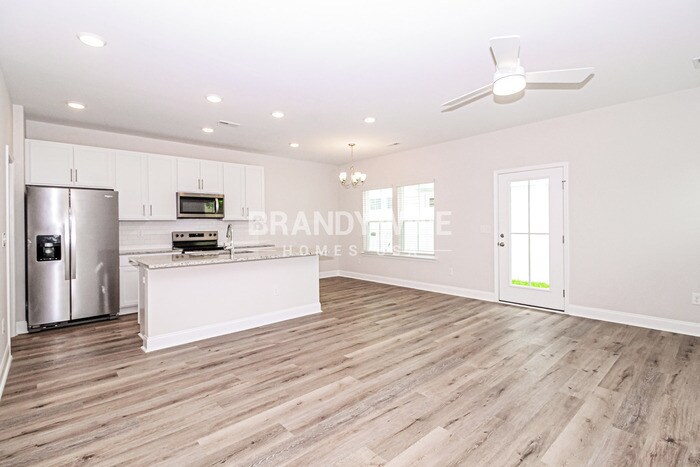 Building Photo - 1032 Wildflower Dr