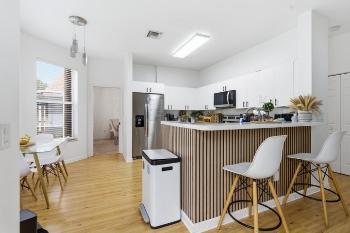 Building Photo - 7657 Thornlee Dr