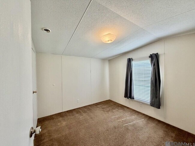Building Photo - 44126 Loop Rd