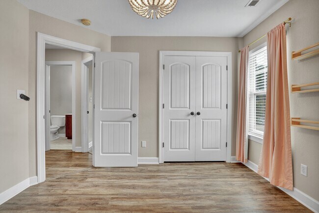 Building Photo - 211 Thalia Rd