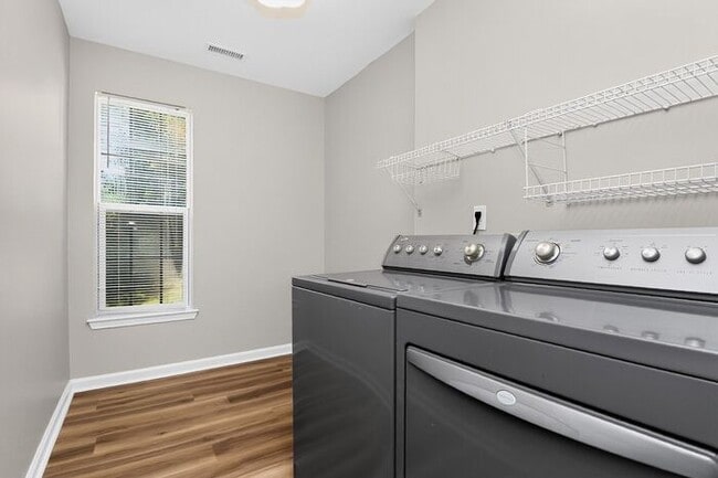 Building Photo - Beautiful 3BD/2.5BA Home in the Edinburgh Community of Ballantyne!