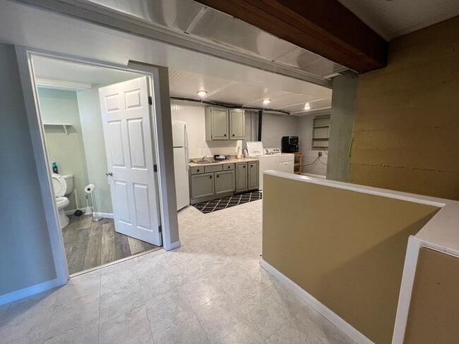 Building Photo - Furnished 1 Bedroom, 1 Bath including all ...
