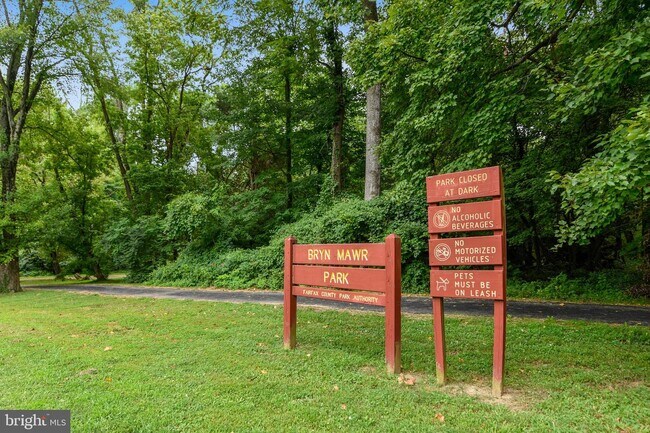 Building Photo - 1952 Kennedy Dr