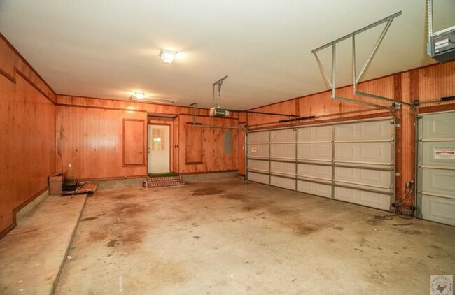 Building Photo - Beautiful, Spacious 4 bedroom Home for Rent!